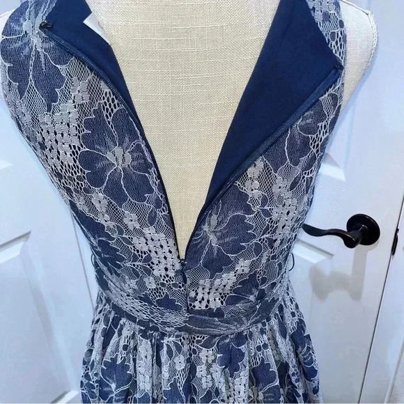 Eliza J Lace, sleeveless, v-neck, Belted, Midi Dress, zip back, 3 layer lining - Picture 6 of 12